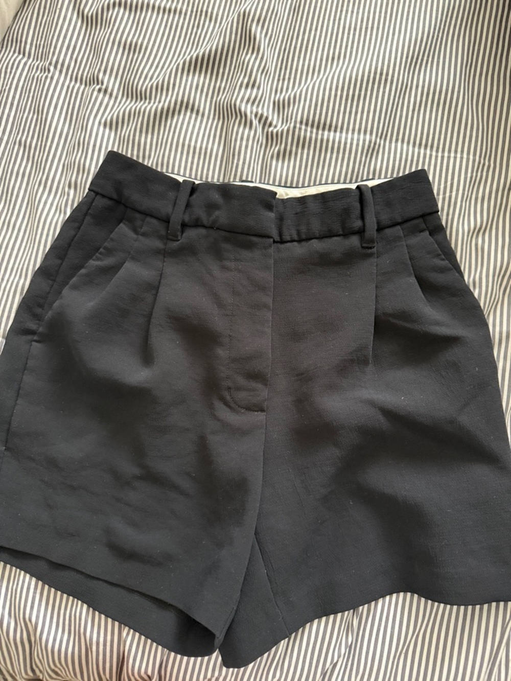 Aritzia Efforless Black High-Waist Women’s Shorts